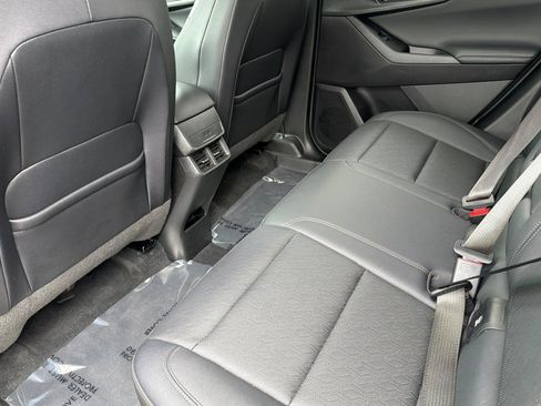 Used 2025 Chevrolet Equinox LT w/ Convenience Package II AWD/4WD image 9