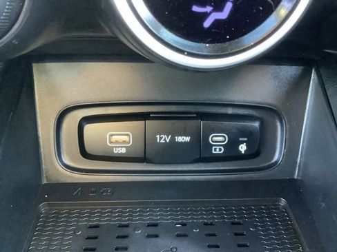 Certified 2024 Hyundai Venue Limited image 28