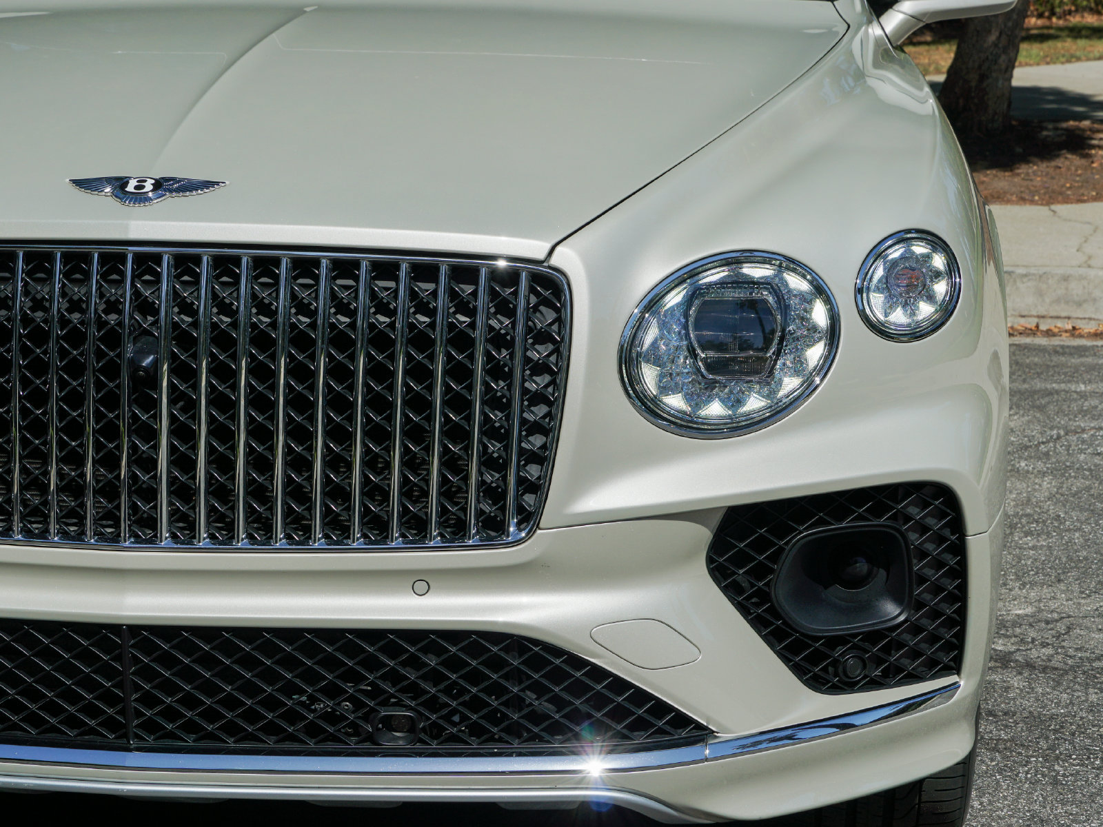 Certified 2023 Bentley Bentayga Extended Wheelbase AWD/4WD image 27