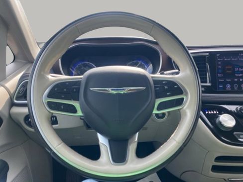 Used 2020 Chrysler Pacifica Limited image 15
