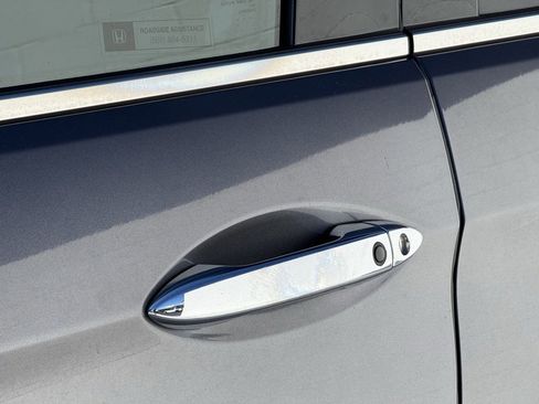 Used 2017 Honda Pilot Touring image 13