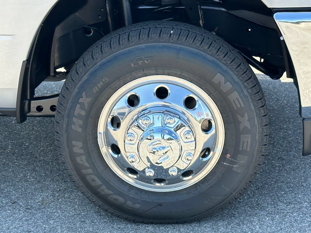 New 2026 RAM 3500 Laramie AWD/4WD image 13