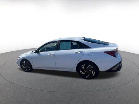 Used 2025 Hyundai Elantra Limited image 10