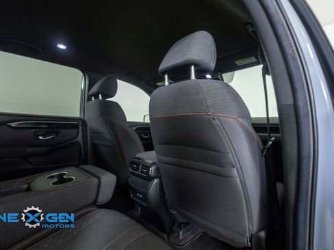 Used 2025 Honda Pilot Sport image 32