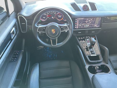 Used 2022 Porsche Cayenne image 24
