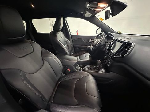 Used 2019 Jeep Cherokee High Altitude AWD/4WD image 28