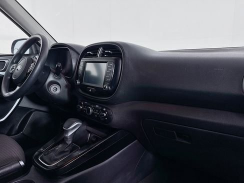 Used 2020 Kia Soul LX image 28