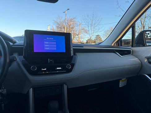 Certified 2025 Toyota Corolla Cross L image 25