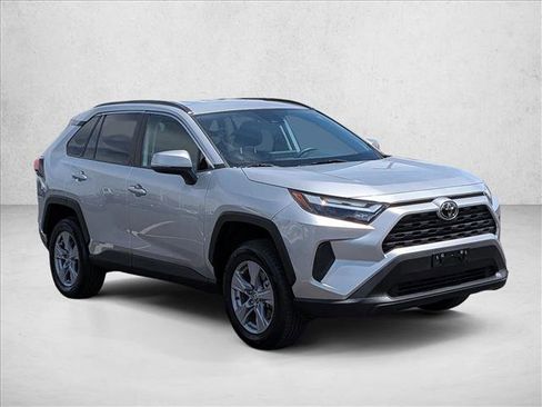 Used 2025 Toyota RAV4 XLE AWD/4WD image 3