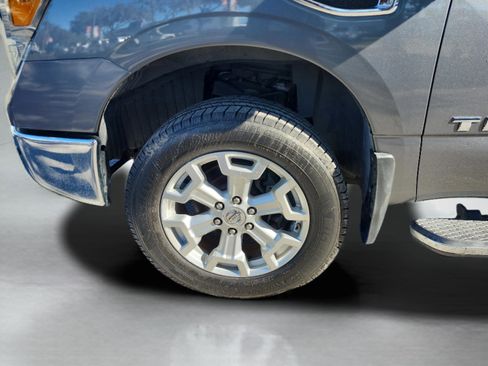 Used 2017 Nissan Titan SL image 33