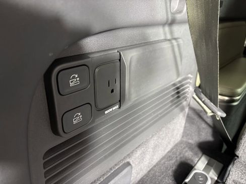 Used 2023 Rivian R1S Adventure image 19