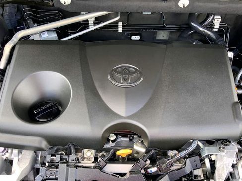 Used 2020 Toyota RAV4 LE FWD image 32