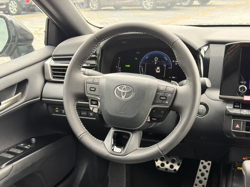 New 2026 Toyota Camry Hybrid FWD image 24