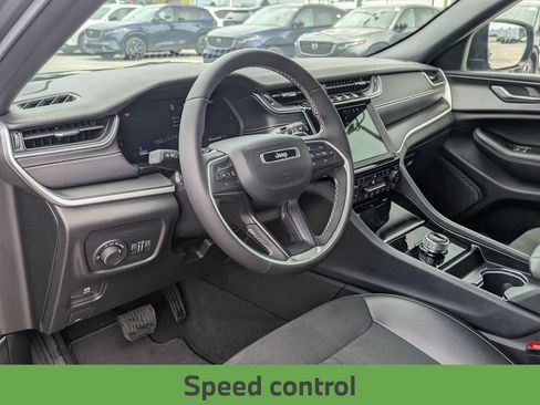 Used 2025 Jeep Grand Cherokee Altitude AWD/4WD image 35