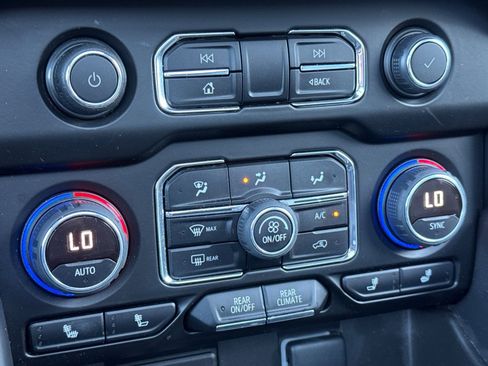 Used 2022 Chevrolet Tahoe Z71 w/ Off-Road Capability Package image 31