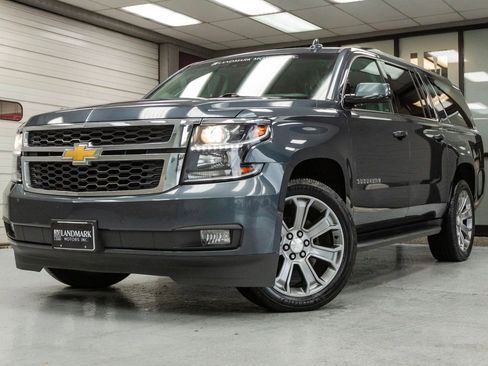 Used 2019 Chevrolet Suburban LT image 2
