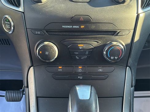 Used 2018 Ford Edge SE image 28