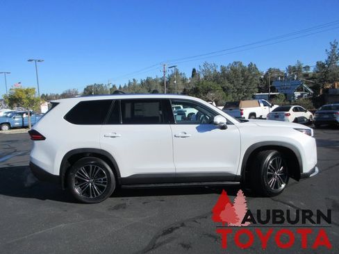 New 2026 Toyota Grand Highlander AWD Hybrid image 2