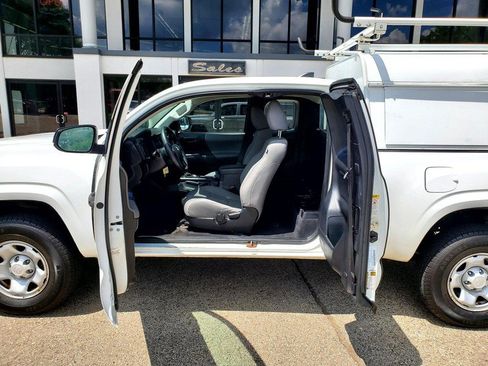 Used 2016 Toyota Tacoma SR RWD image 16