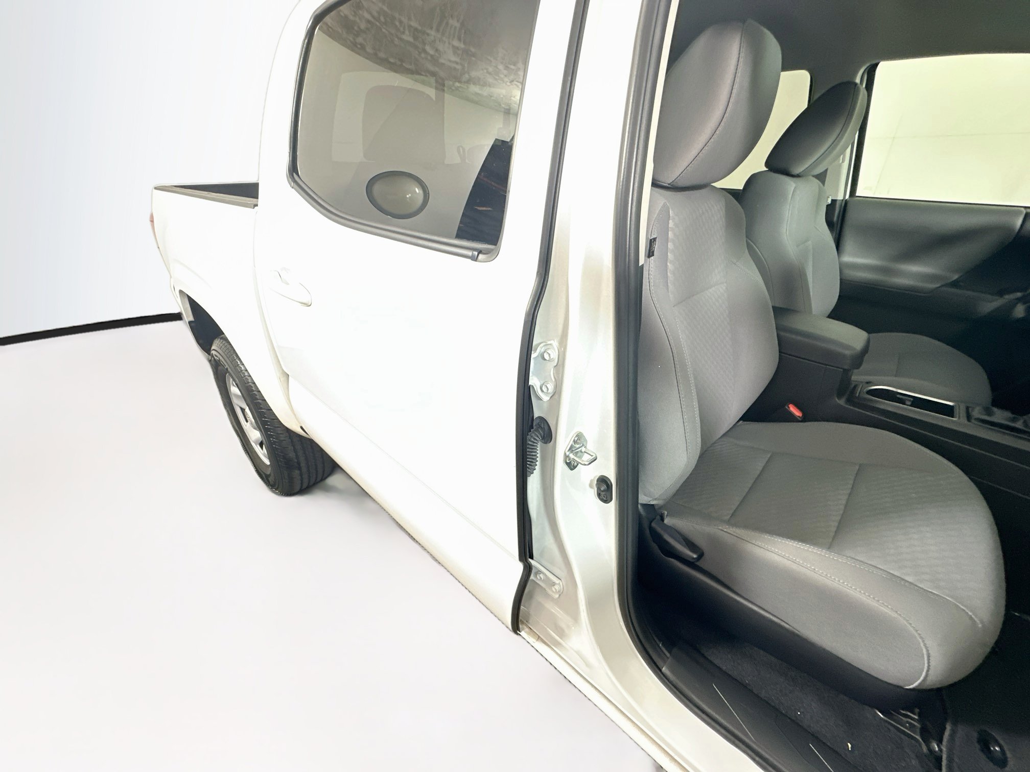 Certified 2023 Toyota Tacoma SR AWD/4WD image 27