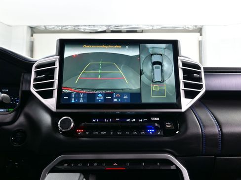 Used 2025 Toyota Sequoia Platinum image 21