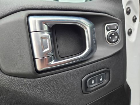 Used 2025 Jeep Wrangler Unlimited Sahara AWD/4WD image 14