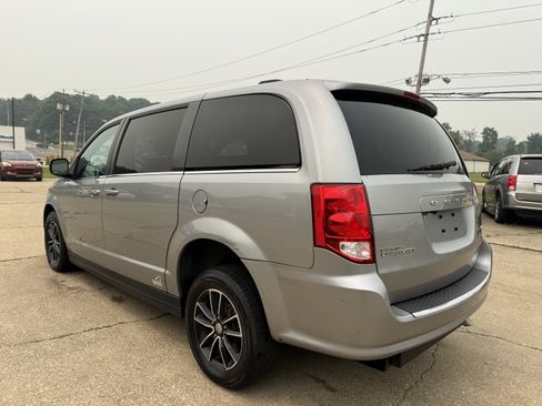 Used 2018 Dodge Grand Caravan SXT FWD image 4