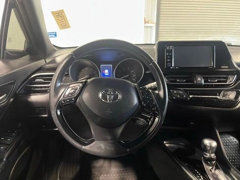 Used 2018 Toyota C-HR XLE image 21