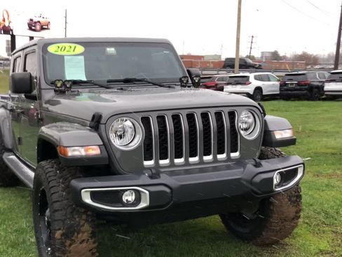 Used 2021 Jeep Gladiator Overland w/ Popular Equipment Package image 3