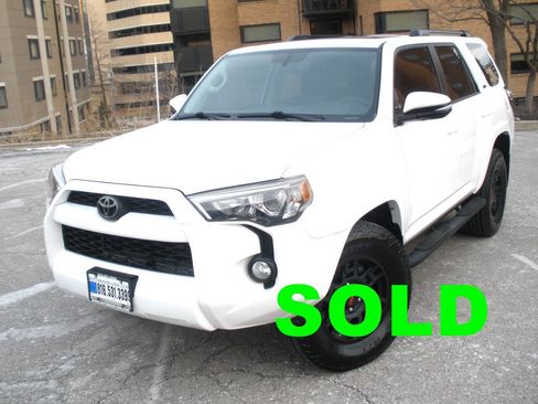Used 2016 Toyota 4Runner SR5 Premium image 1