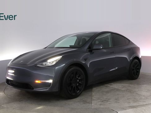 Used 2022 Tesla Model Y Long Range AWD/4WD image 2