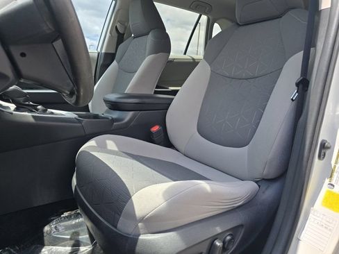 Used 2020 Toyota RAV4 XLE FWD image 24