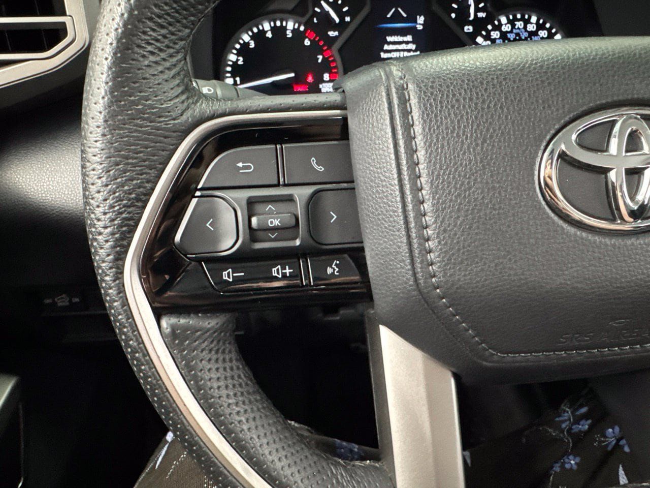 Used 2022 Toyota Tundra SR5 w/ TRD Off-Road Package AWD/4WD image 19