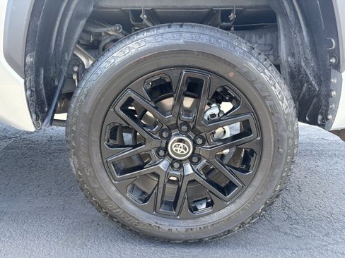 Used 2025 Toyota Tundra Limited AWD/4WD image 11