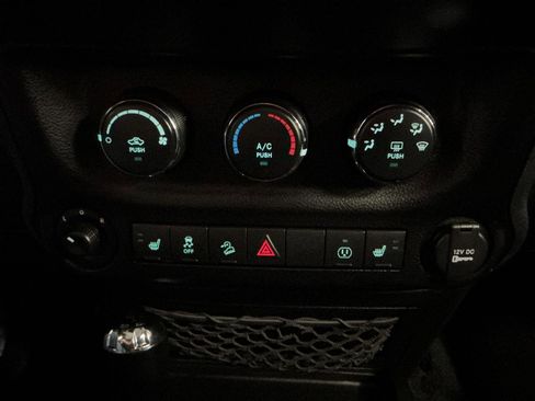 Used 2017 Jeep Wrangler Unlimited Sahara w/ Connectivity Group AWD/4WD image 17