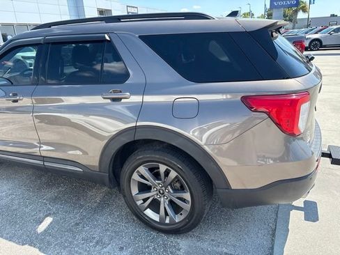 Used 2021 Ford Explorer XLT w/ Equipment Group 202A AWD/4WD image 7