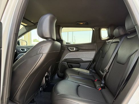 Used 2025 Jeep Compass Latitude AWD/4WD image 25