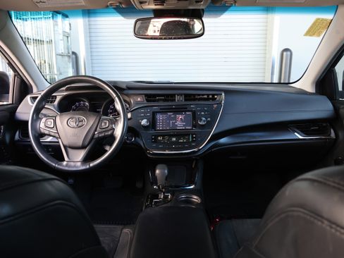 Used 2017 Toyota Avalon Limited image 16