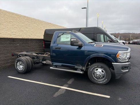 New 2024 RAM 3500 Tradesman AWD/4WD image 2
