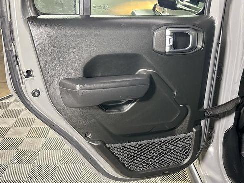 Used 2022 Jeep Wrangler Unlimited Rubicon AWD/4WD image 16