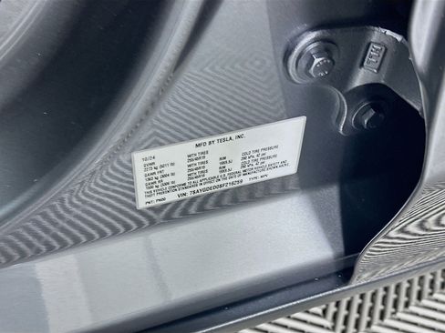 Used 2025 Tesla Model Y Long Range image 12