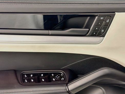 Certified 2024 Porsche Cayenne S AWD/4WD image 31