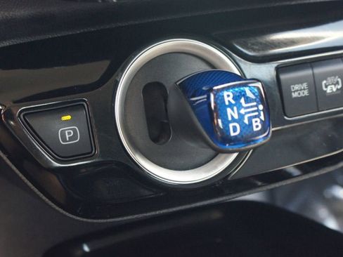 Used 2021 Toyota Prius Prime XLE image 12