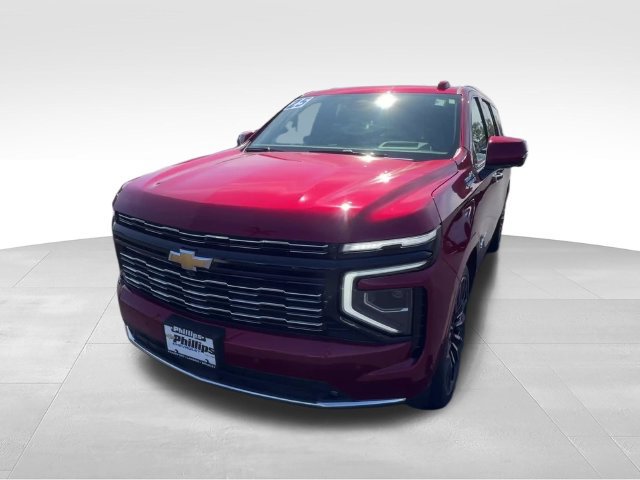 Certified 2025 Chevrolet Suburban High Country AWD/4WD image 2