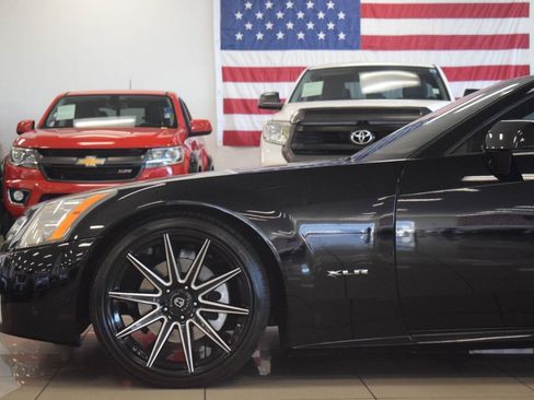 Used 2005 Cadillac XLR RWD image 18