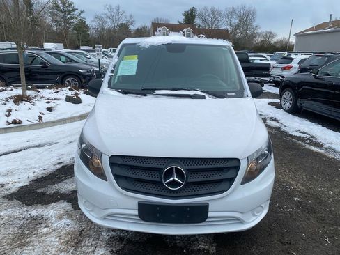Used 2017 Mercedes-Benz Metris image 3