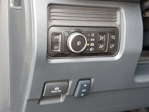 Used 2025 Ford F350 Lariat w/ Lariat Ultimate Package AWD/4WD image 13