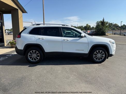 Used 2019 Jeep Cherokee Latitude Plus AWD/4WD image 8