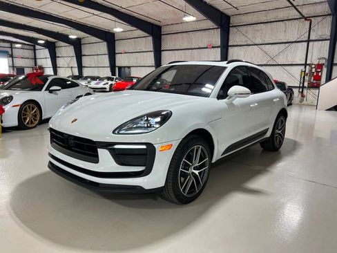 Used 2023 Porsche Macan Turbo image 67