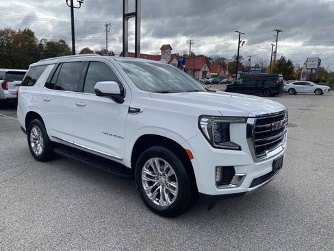 Used 2022 GMC Yukon SLT w/ SLT Premium Package image 9